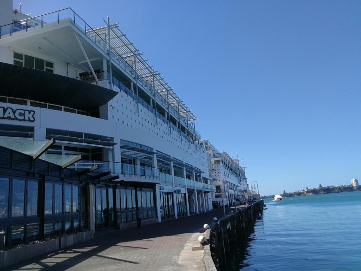Stunning Waterfront Location With Huge Balcony! Apartamento Auckland Exterior foto